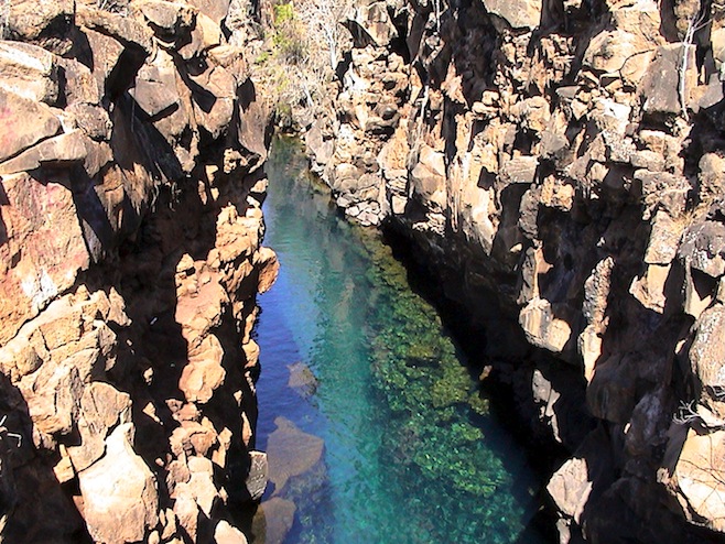 Gal Galapagos Las Grieta.JPG (248582 bytes)